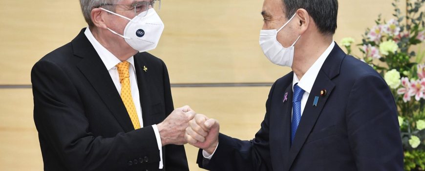 IOC chief Bach, Japan PM Suga Japanese Prime Minister Yoshihide Suga (R) and International Olympic Committee President