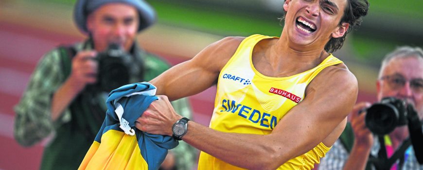 Definiert Leistung nicht zuletzt durch immer neue Rekorde: Alleine in 2022 verbesserte der Schwede Armand Duplantis zweimal den Weltrekord im Stabhochsprung auf nun 6,21m. (Foto: Getty Images)